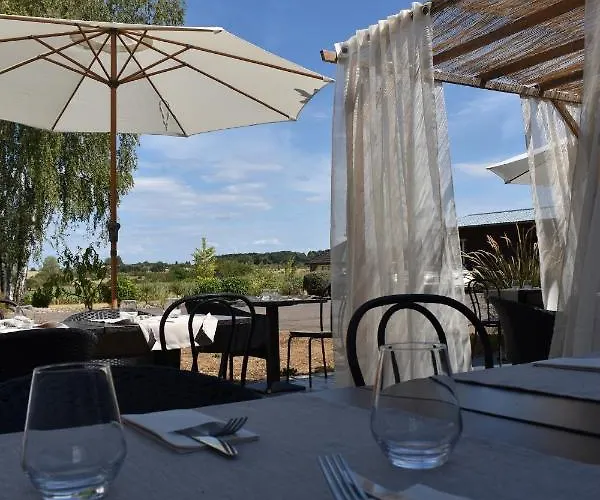 Le Cheval Blanc - Logis Hotel Giffaumont-Champaubert