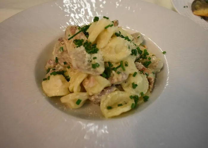 Le Cheval Blanc - Logis Hotel 3*