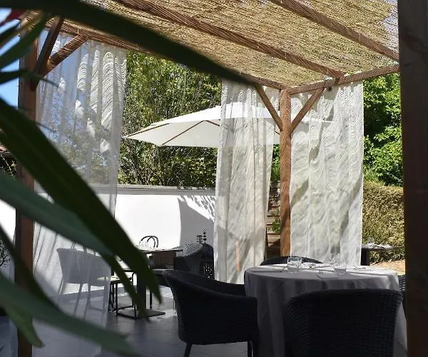 Le Cheval Blanc - Logis Hotel 3*