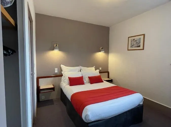 Le Cheval Blanc - Logis Hotel Giffaumont-Champaubert